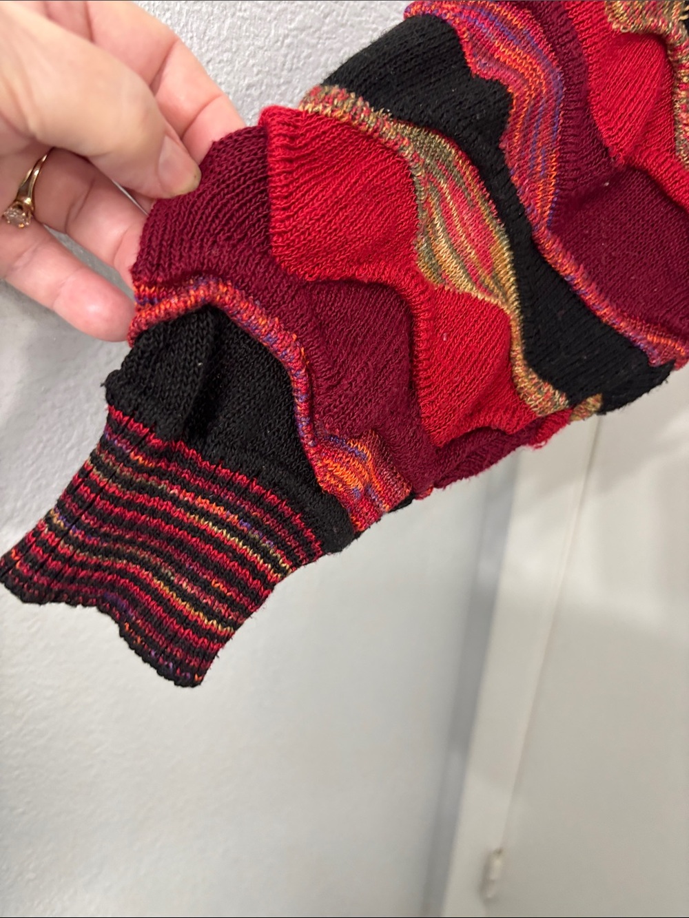 Vintage Protege Men's Red Multi-Color Wave Knit Sweater - Picture 5 of 6
